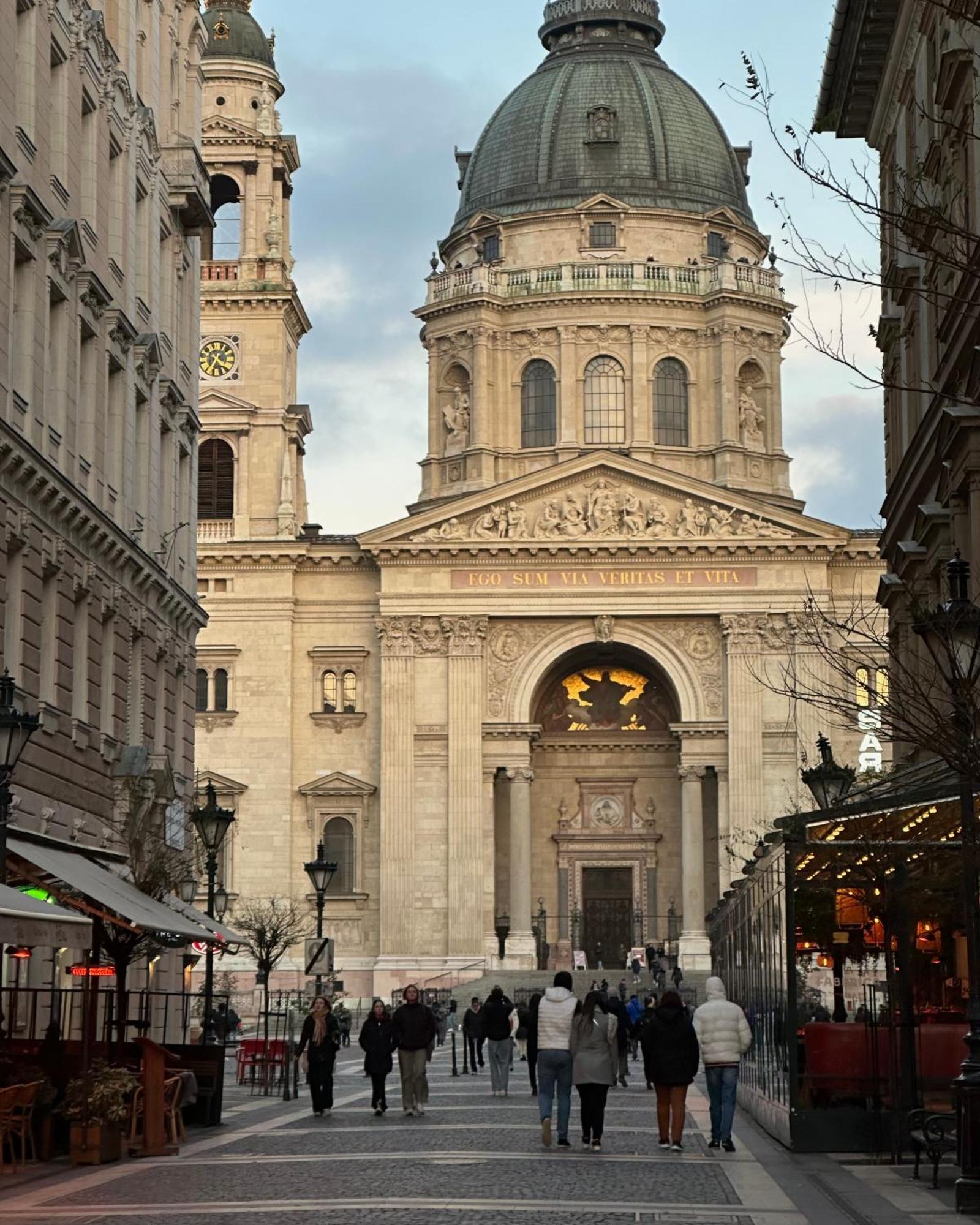 Dolce Vita Basilica Budapesta Exterior foto